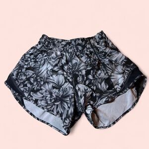 Lululemon hotty hot shorts tall size 2 Floral Black and Gray Women's Shorts